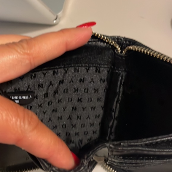 DKNY Wallet - Picture 5 of 6